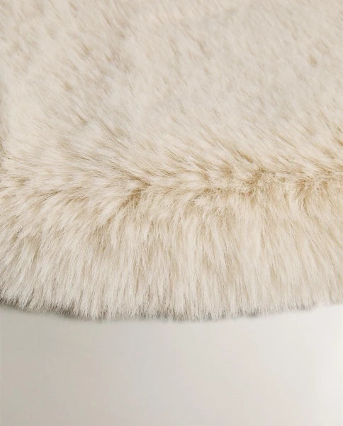 Zarahome Small Irregular Fuzzy Rug (60 x 90 cm) — view 4