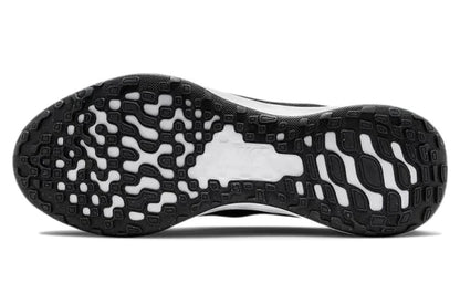 Nike Revolution 6 Next Nature Women's Black/White (43) — view 6