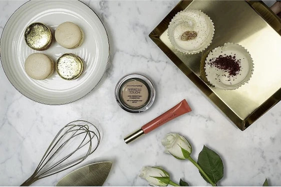 Max Factor Miracle Touch Skin Perfecting SPF 30 Powder Foundation with Hyaluronic Acid (11.5 g / Elfenbein, Gold) — view 16
