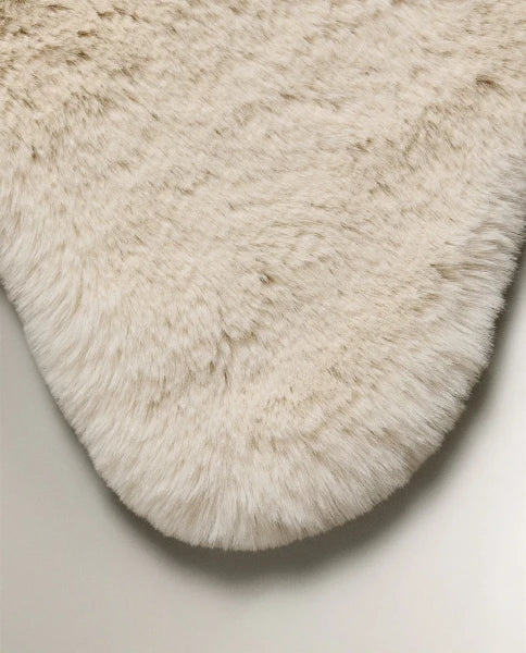 Zarahome Small Irregular Fuzzy Rug (60 x 90 cm)